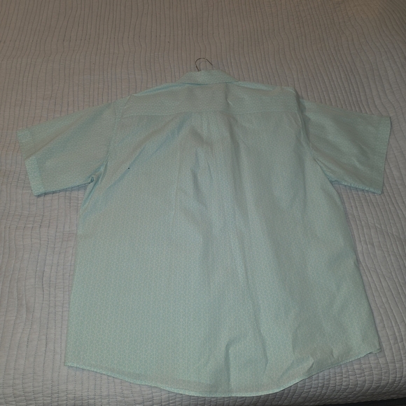 3 George Strait, 1 Cinch and 1 Cody James. 3x short sleeve shirt lot - Picture 12 of 15